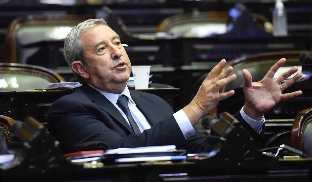 El radical Julio Cobos fue gobernador entre 2003 y 2007, cuando fue electo vicepresidente de la Nación. El radical Julio Cobos fue gobernador entre 2003 y 2007, cuando fue electo vicepresidente de la Nación.