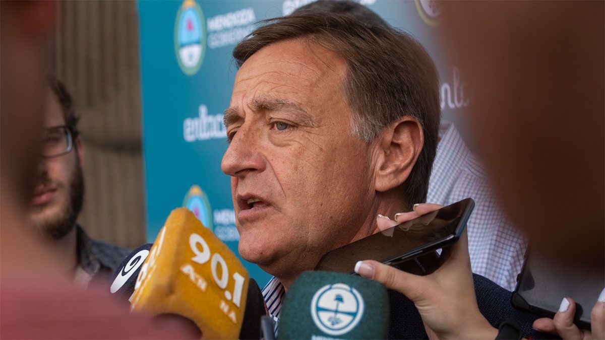 El gobernador Rodolfo Suarez mantuvo este miércoles un contacto con la prensa en la entrega de más de 1.000 diplomas a mendocinos que se capacitaron en tecnología.