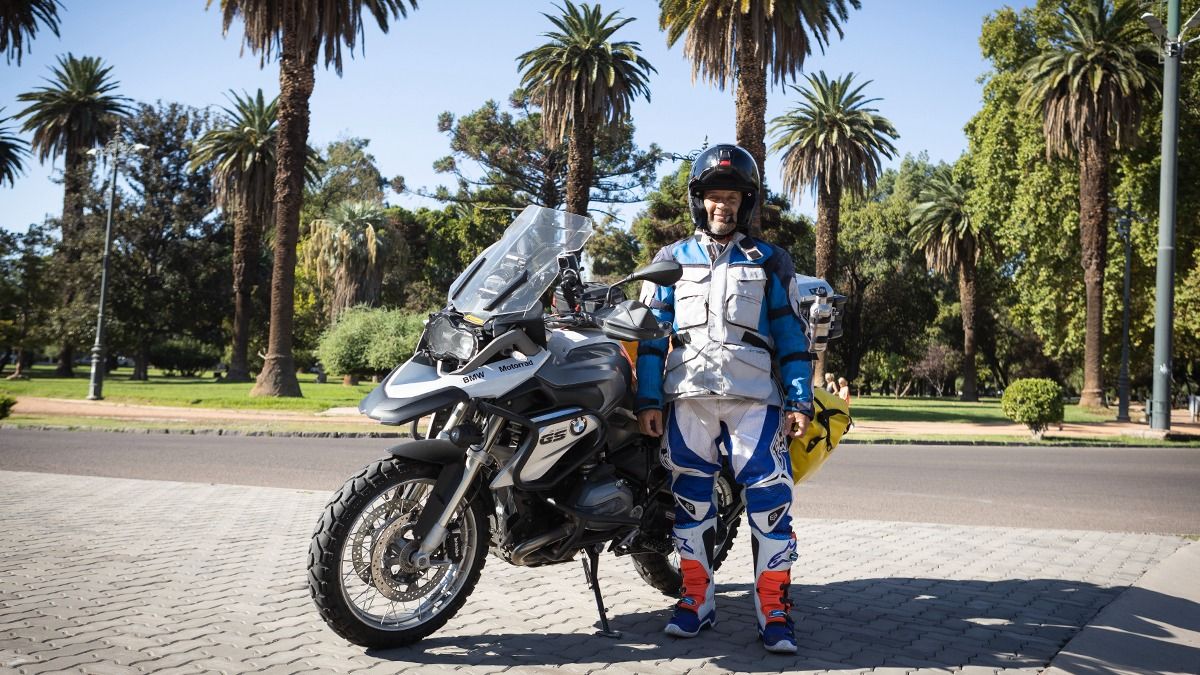 Claudio Fallat hará más de 50.000 kilçometros en seis meses. Claudio Fallat hará más de 50.000 kilçometros en seis meses.