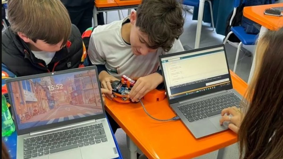 La DGE implementará programas de IA tanto para docentes como para estudiantes en 100 escuelas de la provincia como prueba piloto