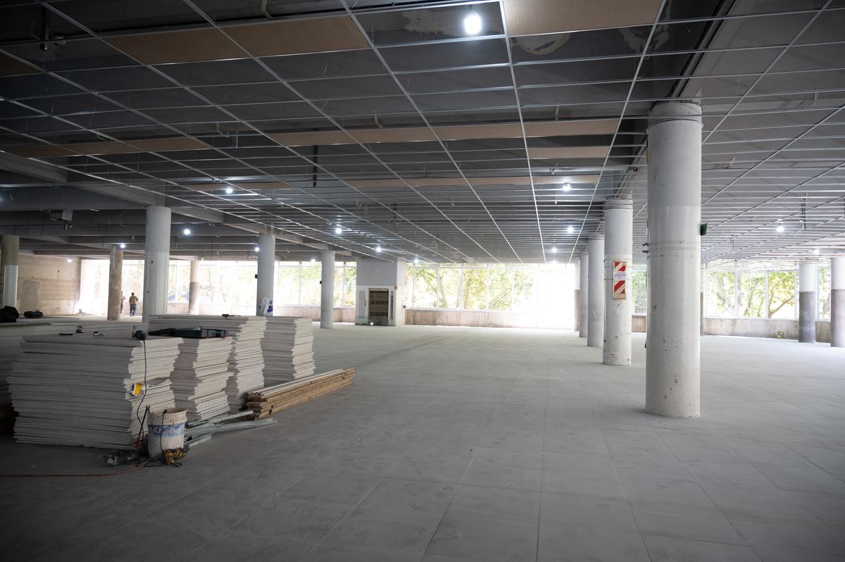 La puesta a punto del local de 2.000 m2 cubiertos demorarán por lo menos tres meses más La puesta a punto del local de 2.000 m2 cubiertos demorarán por lo menos tres meses más