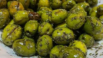 Cómo hacer aceitunas sajadas artesanales: la receta casera que es perfecta para las picadas Cómo hacer aceitunas sajadas artesanales: la receta casera que es perfecta para las picadas