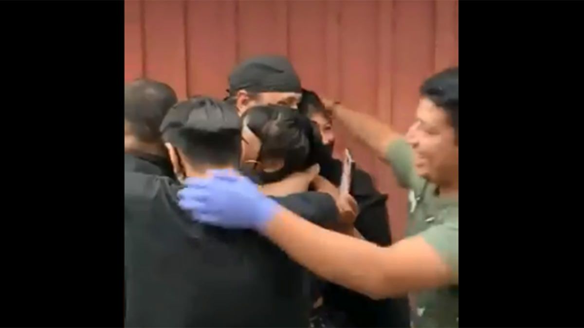 Los compañeros le dieron una sorpresa al cocinero neuquino.