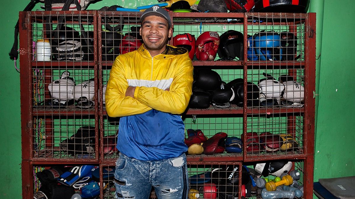 A pura garra y esfuerzo. Tanto en el trabajo, como en el boxeo. Nicolás tiene la madera de un campeón.