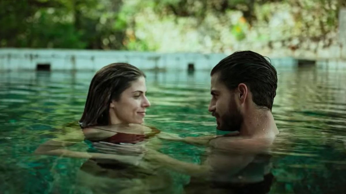 Netflix tiene la película romántica más conmovedora, protagonizada por Stephanie Cayo y Maxi Iglesias. Netflix tiene la película romántica más conmovedora, protagonizada por Stephanie Cayo y Maxi Iglesias.