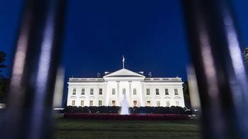 Donald Trump aparece como Superman en la cuenta oficial de la Casa Blanca