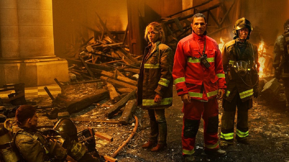 Notre-Dame está inspirada en los testimonios de los bomberos que apagaron el incendio.