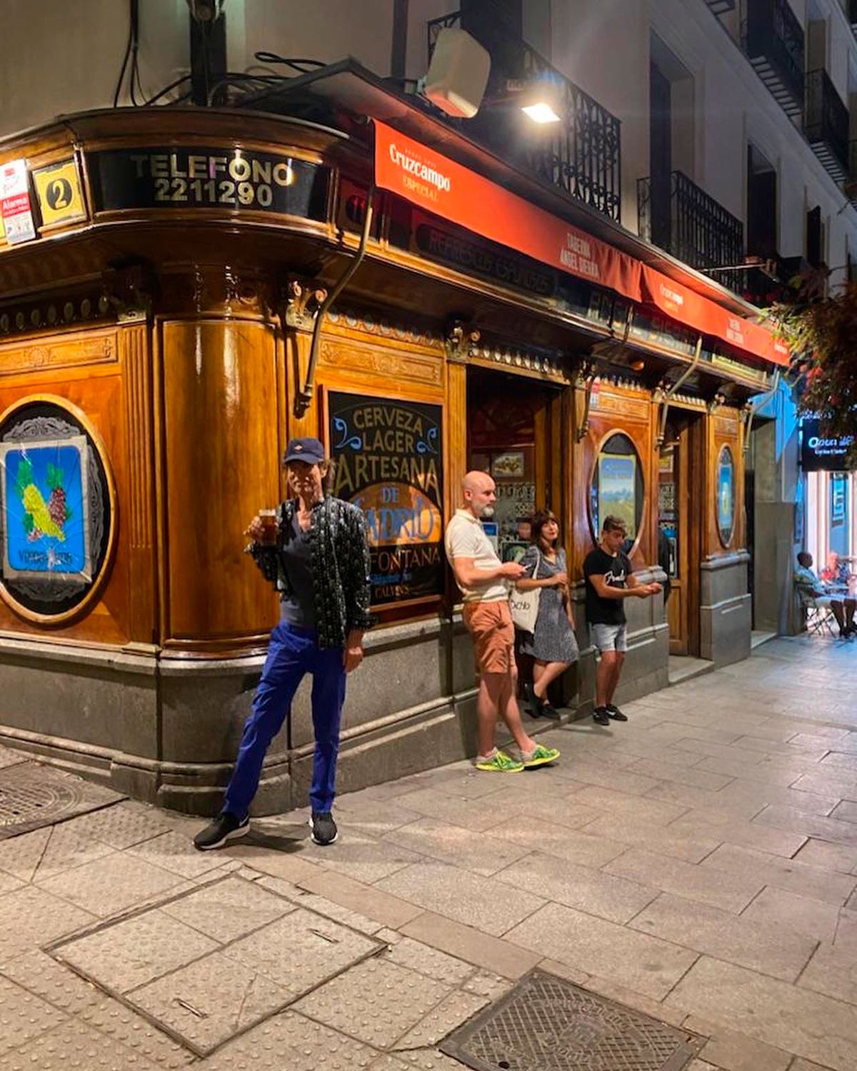 Mick Jagger posando por algunos de los lugares que visitó en España.