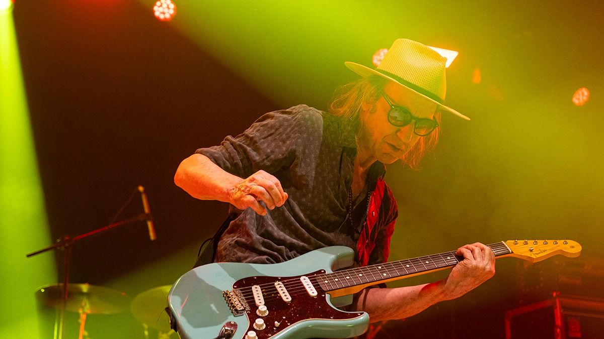 Skay y sus Fakires brillaron en el Ángel Bustelo. Fotos: Martín Pravata. Skay y sus Fakires brillaron en el Ángel Bustelo. Fotos: Martín Pravata.