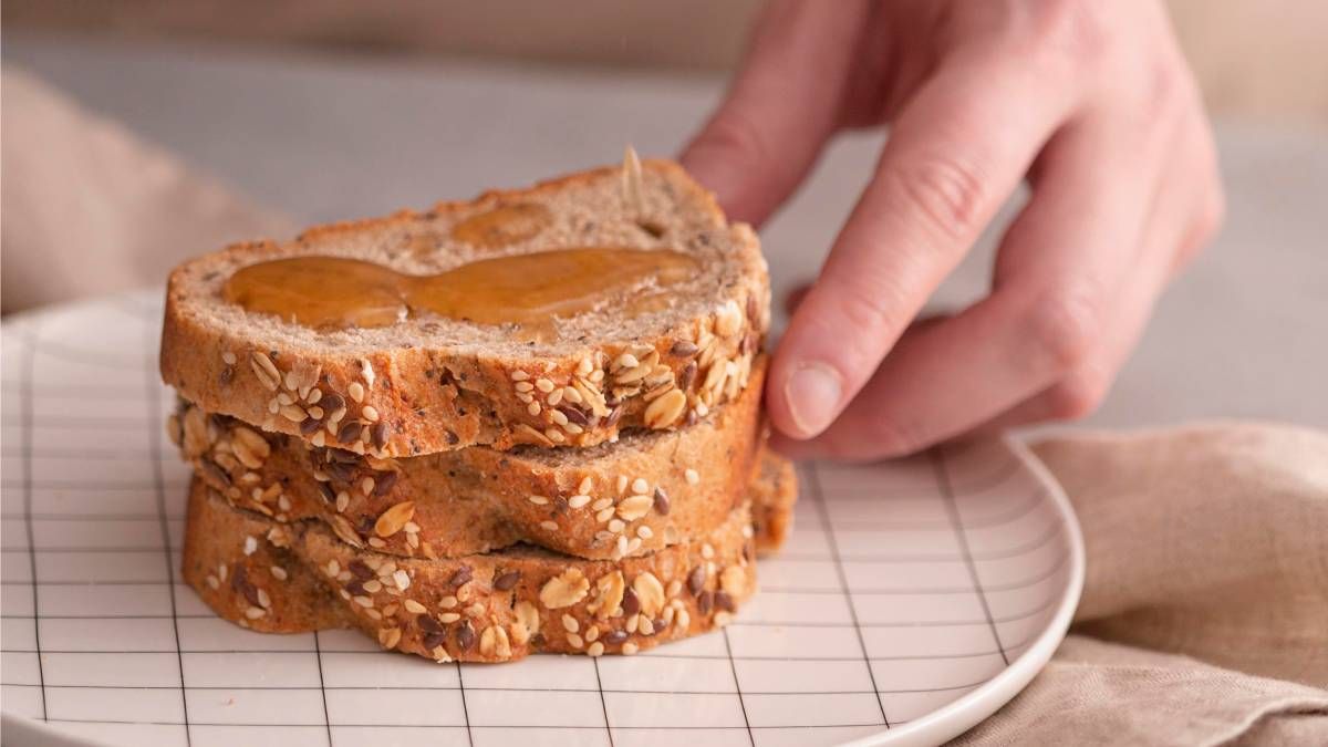 Dieta para bajar de peso: cómo hornear un Pan de avena y miel, la receta nutritiva y sin harina