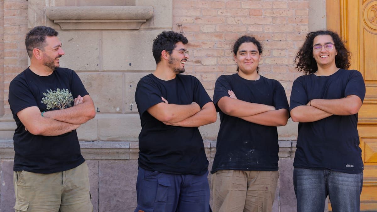 Gabriel Guardia disfruta la pasión por la enología junto a sus tres hijos: Lisandro, Ulises y Facundo. Gabriel Guardia disfruta la pasión por la enología junto a sus tres hijos: Lisandro, Ulises y Facundo.