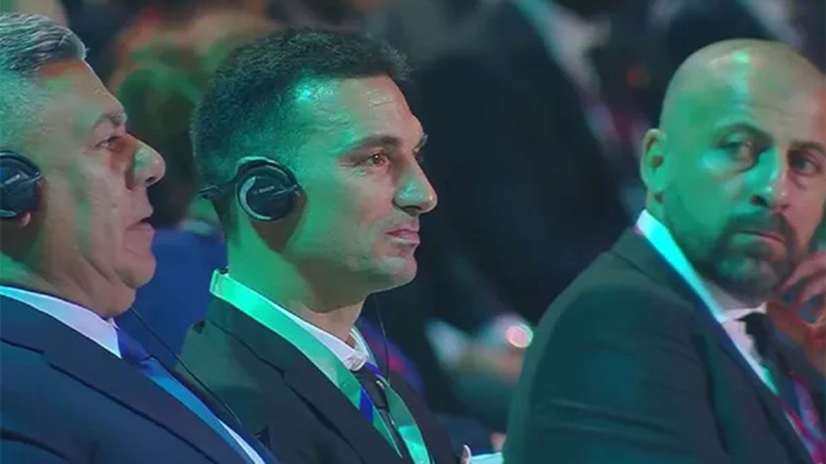 Chiqui Tapia, Scaloni y Samuel estuvieron en el sorteo de Qatar 2022.
