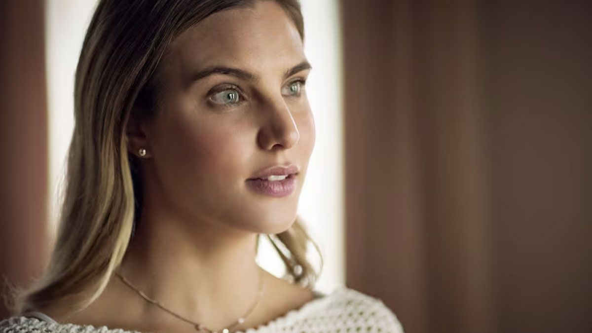 La actriz Macarena Achaga interpreta a Luciana Blanco en la película de Netflix.