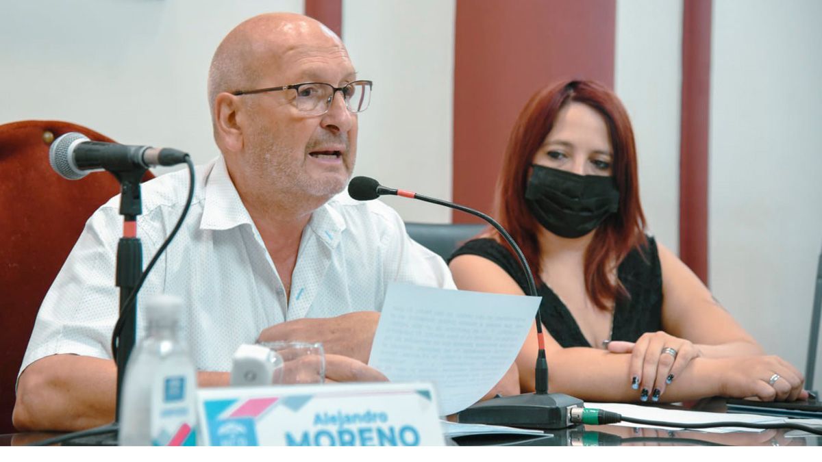 Marcelino Iglesias dio el discurso de apertura de sesiones en el Concejo Deliberante de Guaymallén. A su lado, Evelin Pérez, titular del cuerpo.