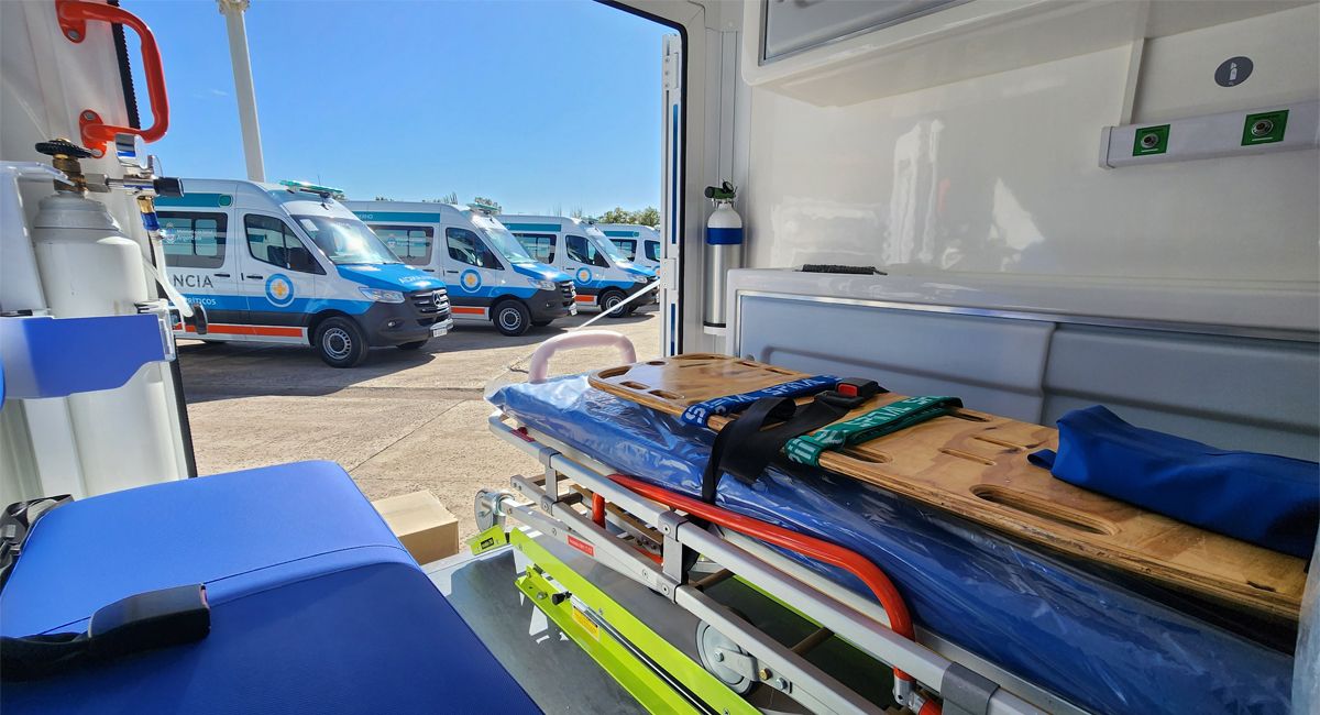 En el Estadio Malvinas Argentinas se hizo la entrega de las ambulancias.