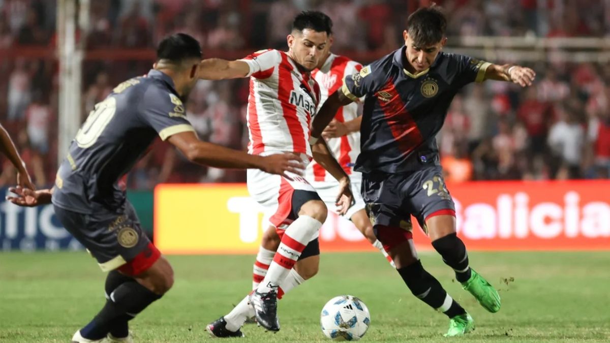 Argentinos Juniors venció a domicilio a Instituto de Córdoba y quedó como puntero de la Zona A de la Copa de la Liga.