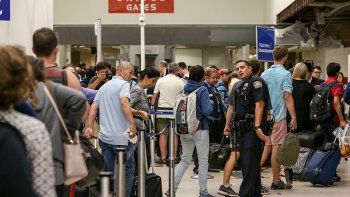 Cerraron parte del aeropuerto de Los Angeles para investigar lo que resultó un falso tiroteo