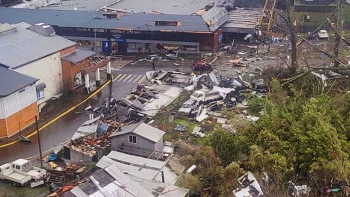 El tornado en Chile derrivó decenas de viviendas. (Foto captura de video).