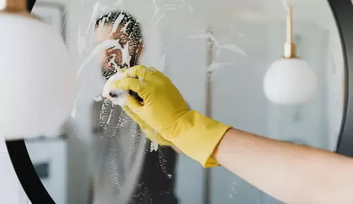 Frotar jabón en el espejo antes de bañarse: por qué recomiendan hacerlo y para qué sirve Frotar jabón en el espejo antes de bañarse: por qué recomiendan hacerlo y para qué sirve
