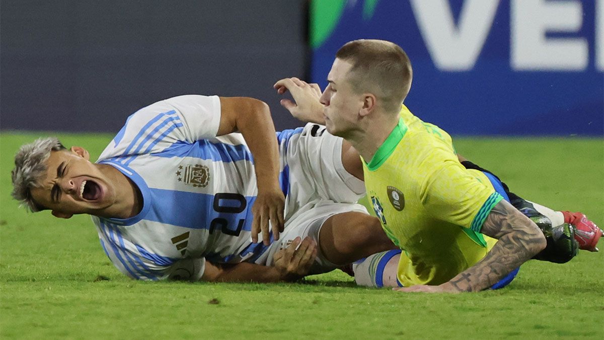 El brasileño Igor Serrote le cometió una fuerte infracción a Woiski.