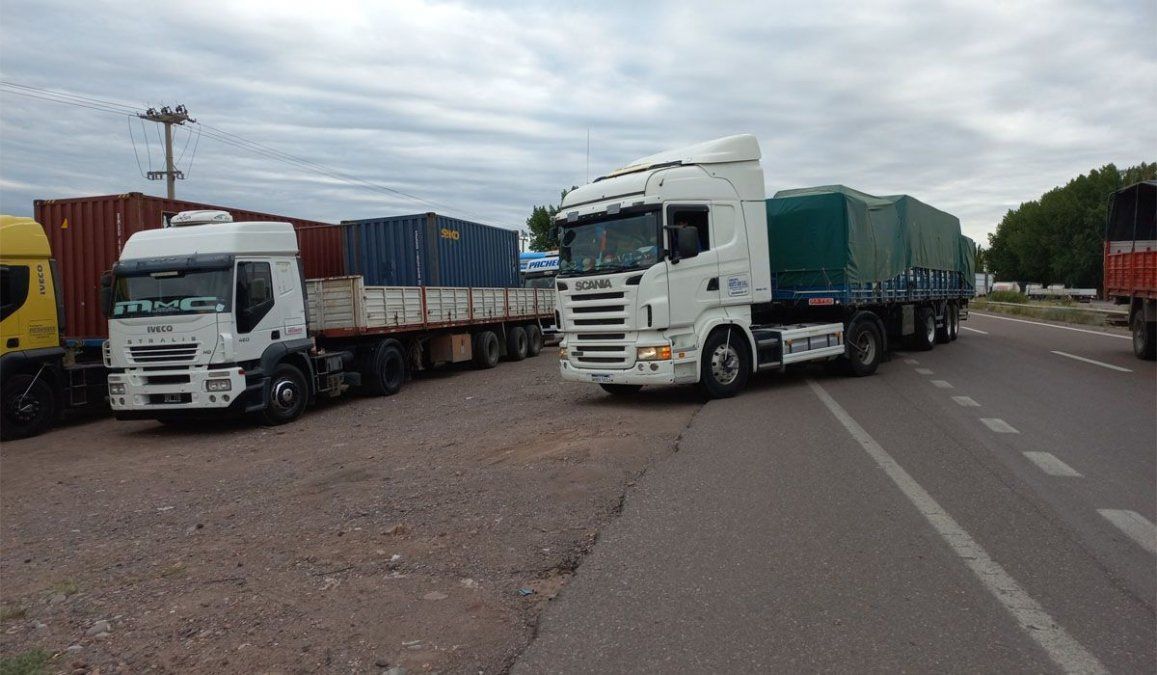 Luego de que más de 2.000 camiones quedaran varados por el cierre del paso a Chile por las nevadas en alta montaña