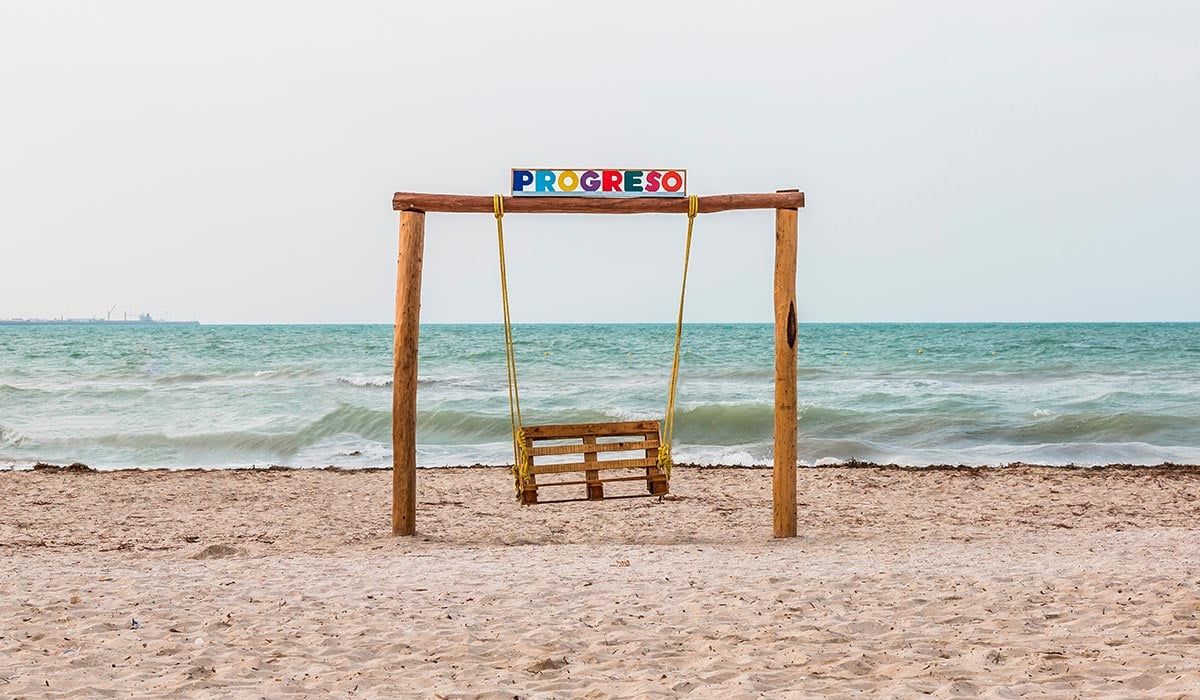 Playa Progreso est&aacute; en el mar Caribe, tiene aguas c&aacute;lidas y una tonalidad azul.