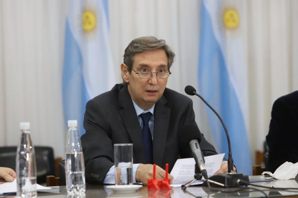 El intendente de San Rafael, Emir Félix, salió al cruce de la decisión del Procurador Alejandro Gullé, para que los fiscales vuelvan a la semipresencialidad.