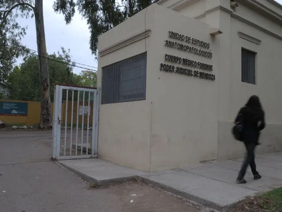 El ingreso a la morgue judicial de Mendoza, que depende del Cuerpo Médico Forense. El ingreso a la morgue judicial de Mendoza, que depende del Cuerpo Médico Forense.