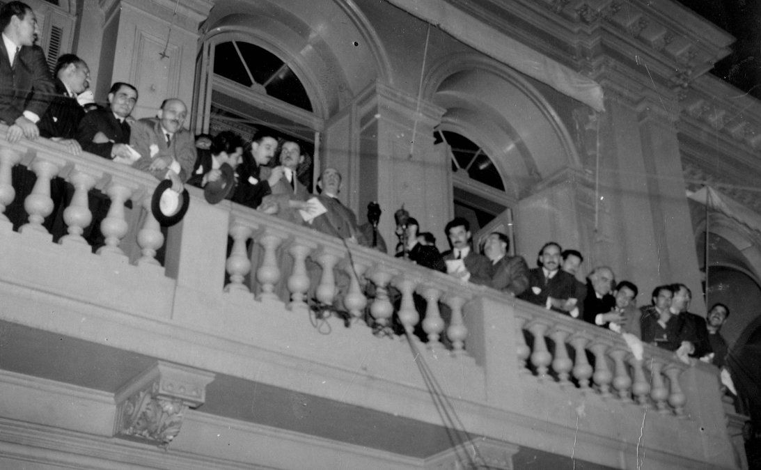 Perón, liberado, cerró la jornada hablando a la multitud en Plaza de Mayo.