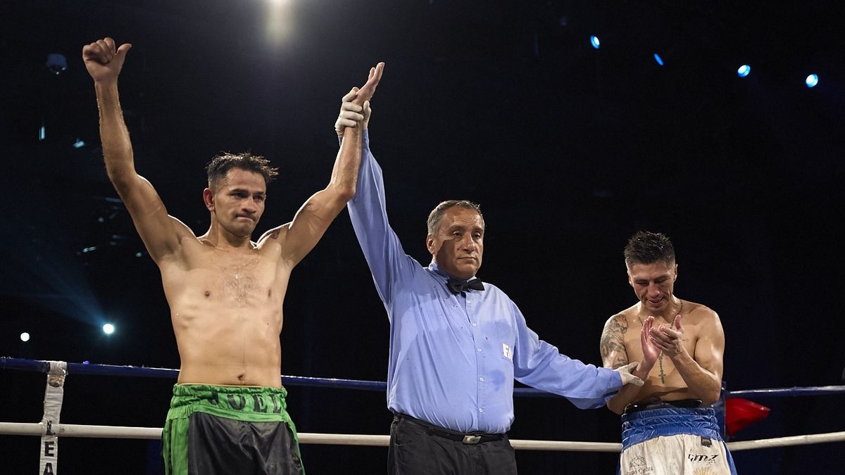 El Forastero. Luego de una larga carrera peleando por el país y Chile, el sanrafaelino Arena se dio el gusto de pelear y ganar en la capital mendocina.