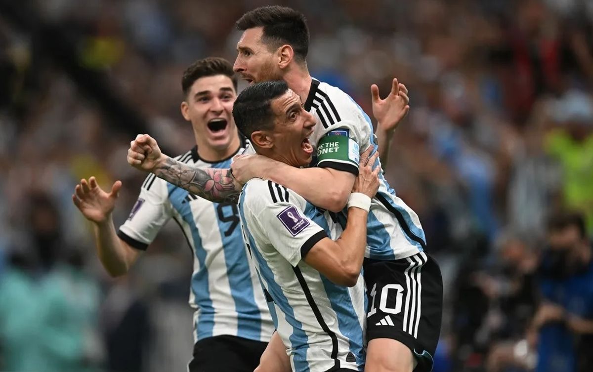 &Aacute;ngel Di Mar&iacute;a comparti&oacute; plantel con varios jugadores del Atl&eacute;tico Madrid, entre ellos, Juli&aacute;n &Aacute;lvarez.