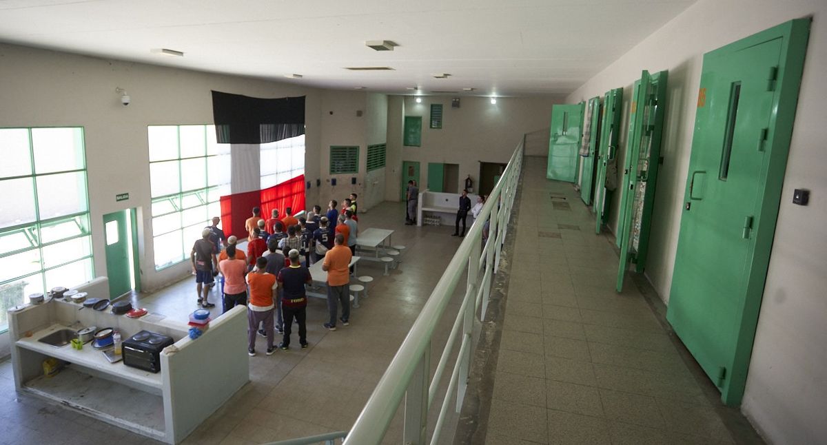 La unidad residencial 3 desde adentro. Entre esos muros viven las 24 horas los internos del pabellón de rugby de la cárcel federal de Cuyo, en Mendoza.