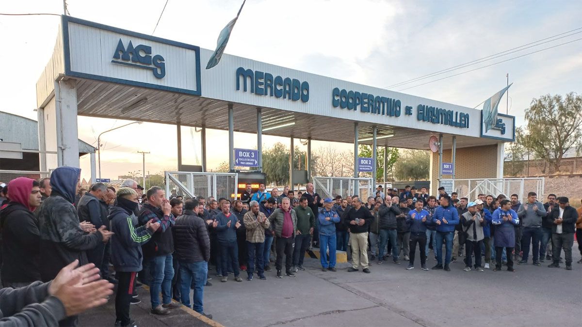 Èl día después del asesinato de Emilio Giménez se manifestaron los feriantes del Mercado Cooperativo de Guaymallén.