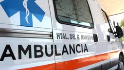 Dramático momento: una mujer dio a luz en un baño, el bebé cayó al inodoro y una policía le salvaron la vida.