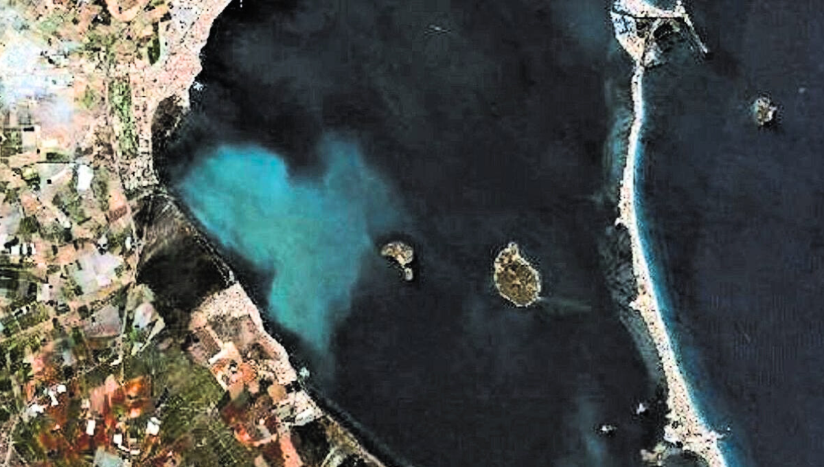 El descubrimiento de una gran mancha blanca en el Mar Menor, ubicado en la zona de Murcia, desconcertó a los científicos