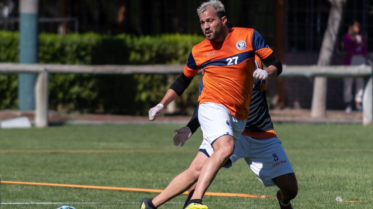 Juan Amieva pinta para ser titular en Independiente Rivadavia