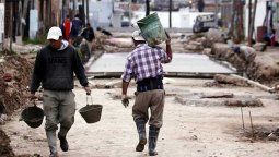 Según un estudio de la Universidad Católica Argntina (UCA), el 27,4% de los trabajadores está en pobreza, al sufrir un marcado deterioro del salario en 2020.