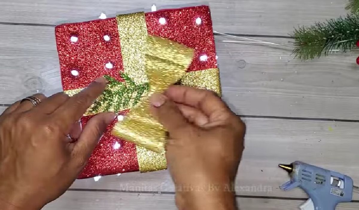 Así podrás crear cajas de regalo para adornar tu árbol de navidad. Así podrás crear cajas de regalo para adornar tu árbol de navidad.