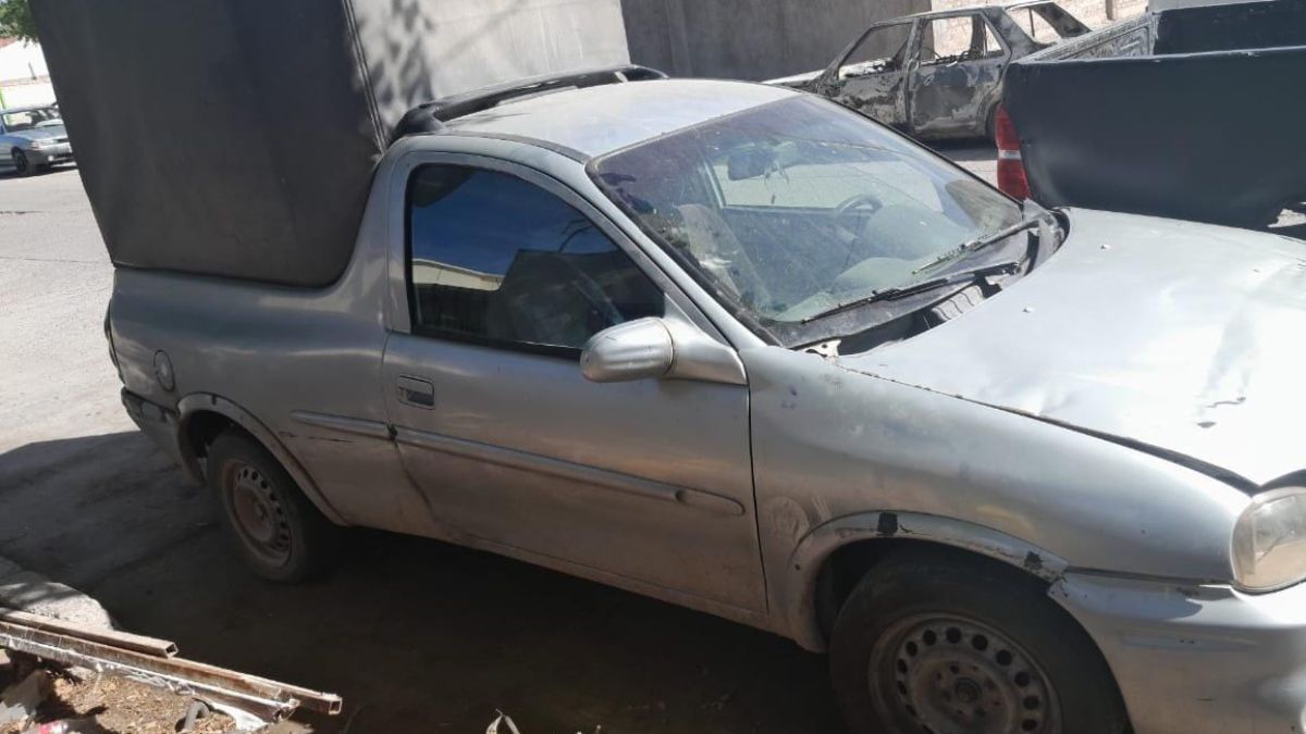 Esta pickup Chevrolet Corsa se secuestró en Junín, en un operativo policial que formó parte de una serie realizada por robo de autos en el Este de Mendoza.