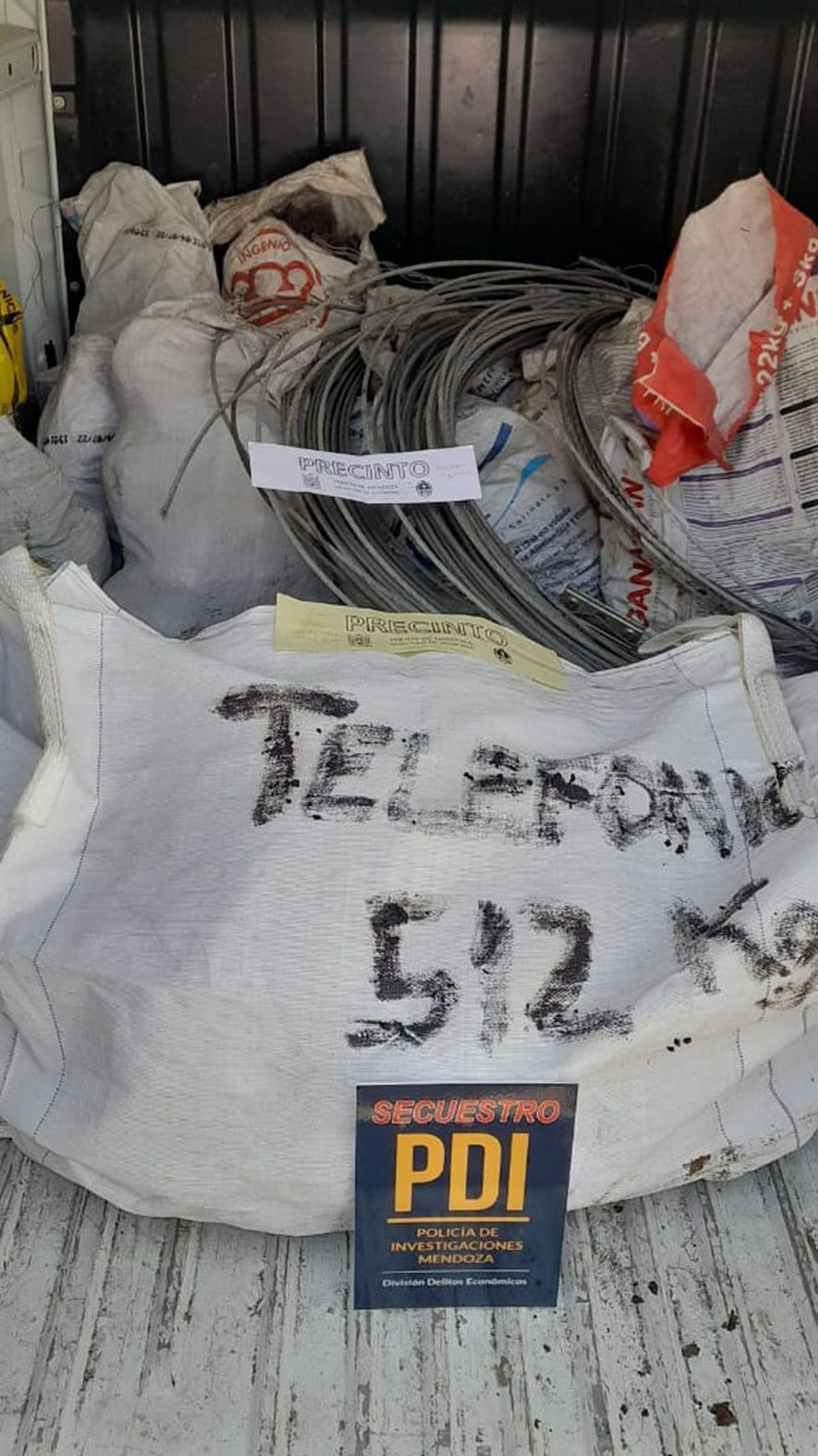 El hombre de 32 años que vive en la chacarita de calle Bahía Blanca al 50 no pudo justificar la procedencia del material secuestrado.