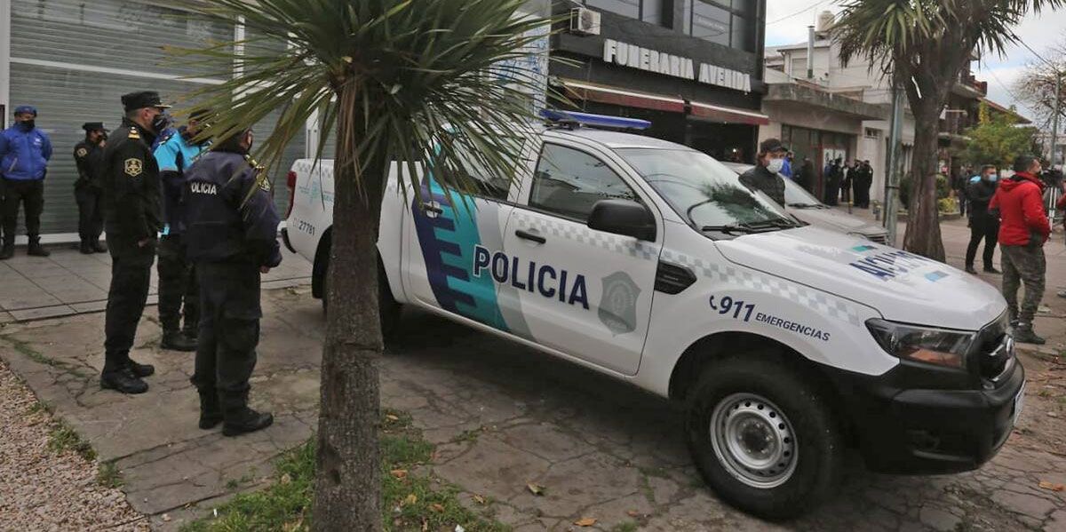 Una jubilada le hizo algo terrible a sus diez perros antes de matarse