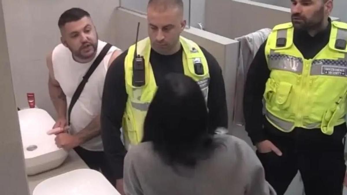 Personal de seguridad tuvo que intervenir para que la situación no pase a mayores. Personal de seguridad tuvo que intervenir para que la situación no pase a mayores.