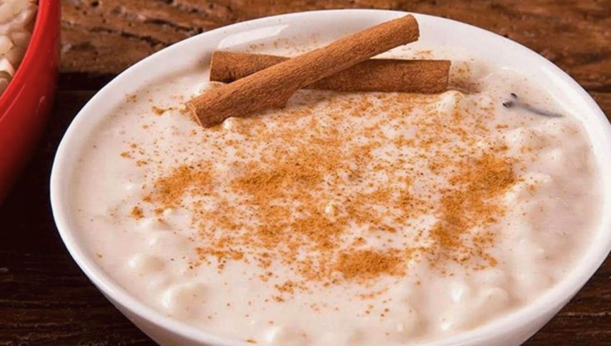 La receta de la mazamorra consiste en moler maíz con agua y colarlo para luego hervirlo mientras se le añade azúcar, sal y leche a gusto La receta de la mazamorra consiste en moler maíz con agua y colarlo para luego hervirlo mientras se le añade azúcar, sal y leche a gusto