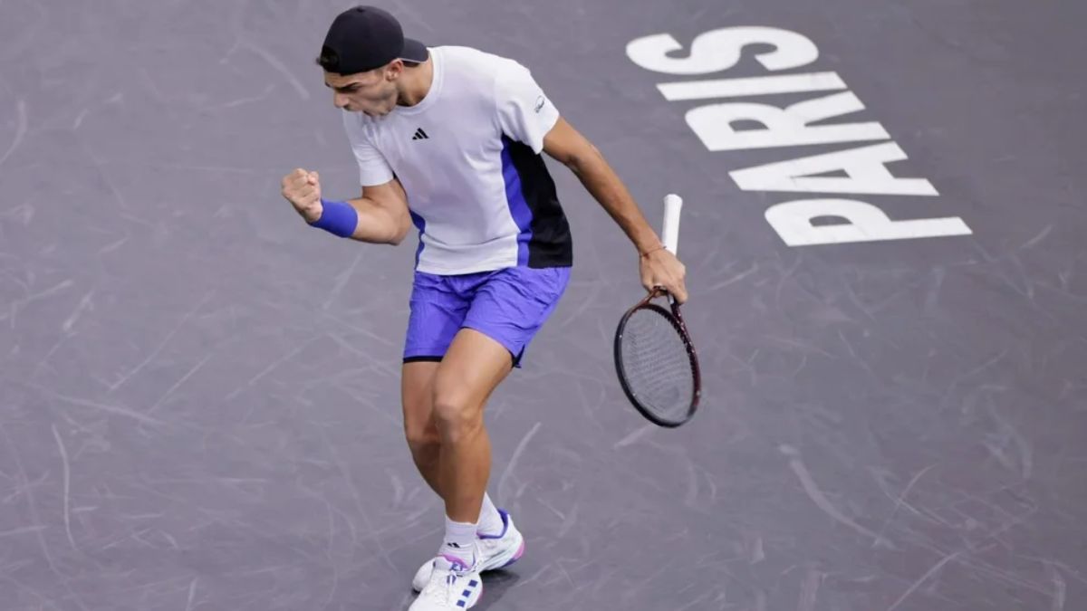 Francisco Cerúndolo avanzó en el  Masters 1000 de París. 