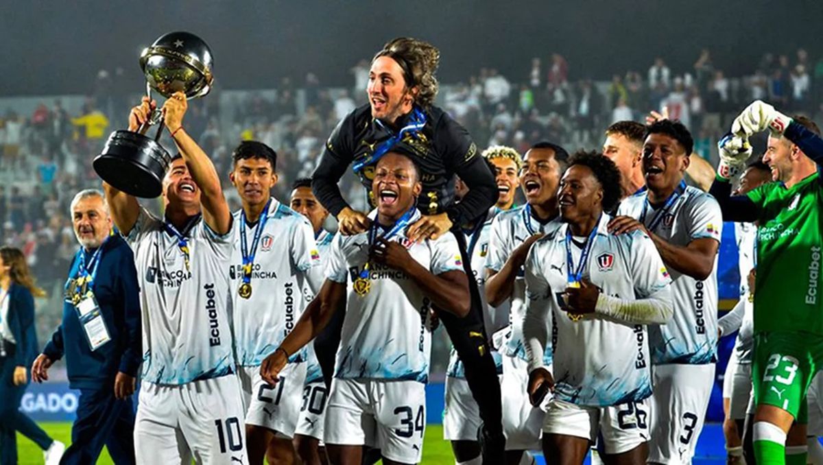 Luis Zubeld&iacute;a sali&oacute; campe&oacute;n de la Copa Sudamericana con la Liga de Quito.