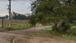 En este descampado de Florenxio Varela se encontraba el automóvil con el cuerpo sin vida del carpintero colombiano que fue degollado y asesinado a puñaladas