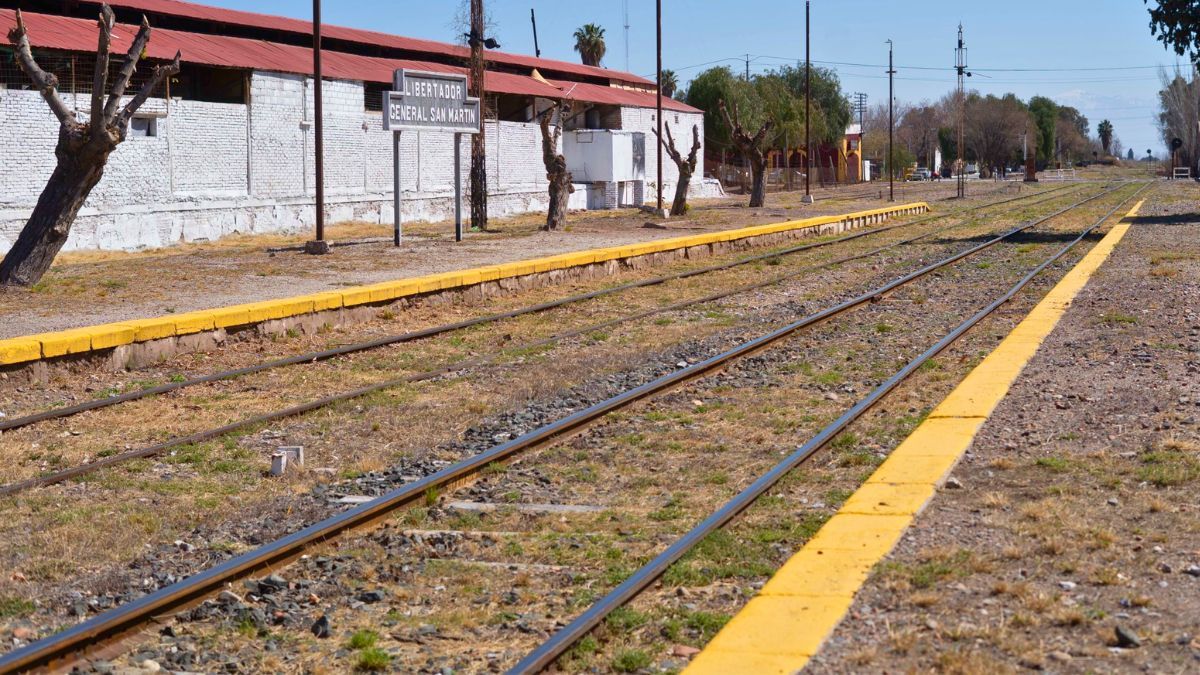 El Tren de Cercanías del Este deberá estar en funcionamiento en un año, a partir del inicio de la obra. El Tren de Cercanías del Este deberá estar en funcionamiento en un año, a partir del inicio de la obra.
