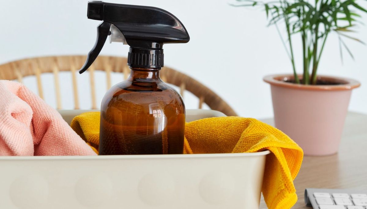 Prepara un perfume casero para aromatizar tu hogar. Imagen: Freepik.