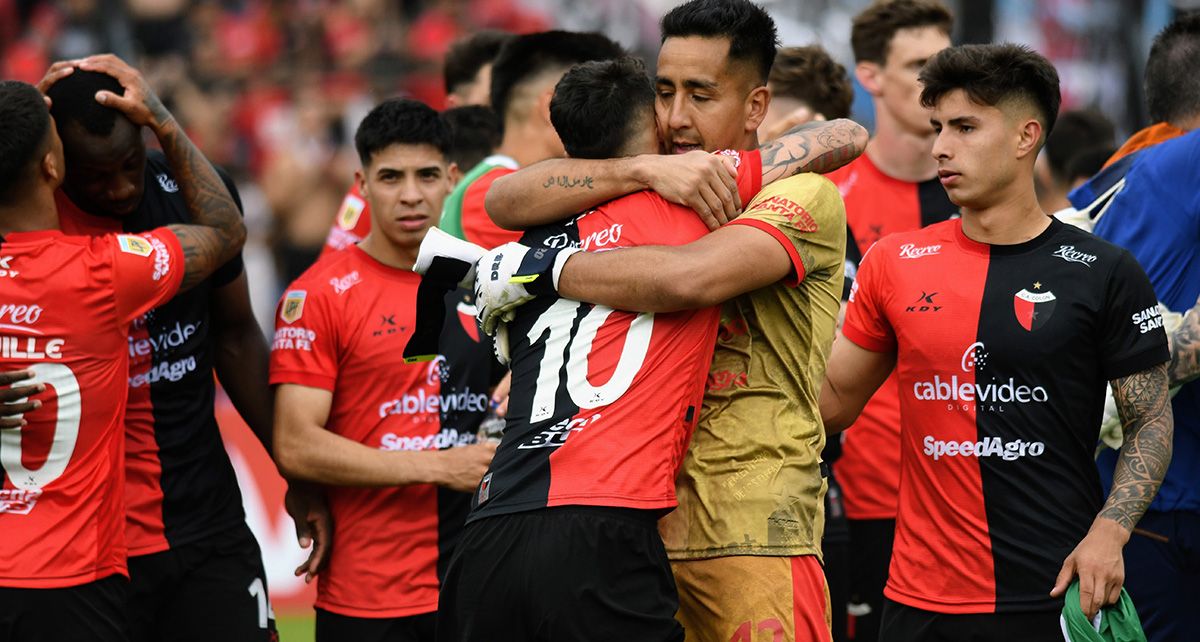 Colón de Santa Fe se aferra a este desempate para evitar el descenso a la Primera Nacional. Colón de Santa Fe se aferra a este desempate para evitar el descenso a la Primera Nacional.