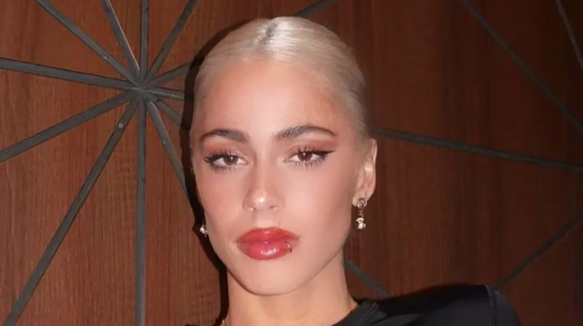 Desde la playa, Tini Stoessel se suma a la colaless ultra XXS y paraliza Miami